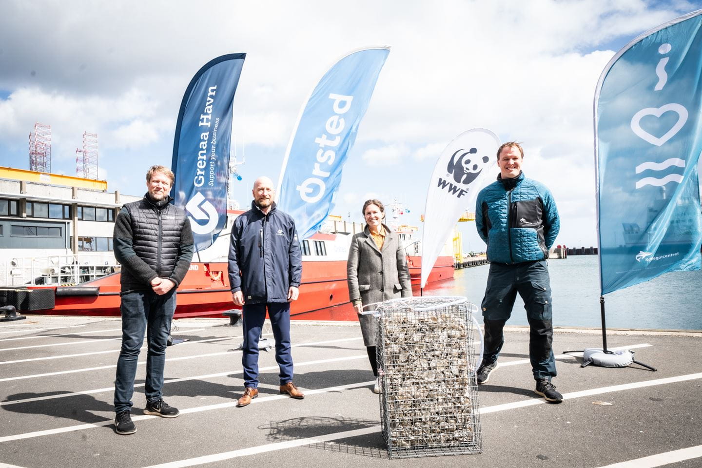 Billede fra lanceringen. Fra venstre: Thomas Kirk Sørensen, WWF, Henrik Carstensen, Grenaa Havn, Ida Krabek, Ørsted og Søren Forsberg, Kattegatcentret. Foto: Lars Hestbæk.