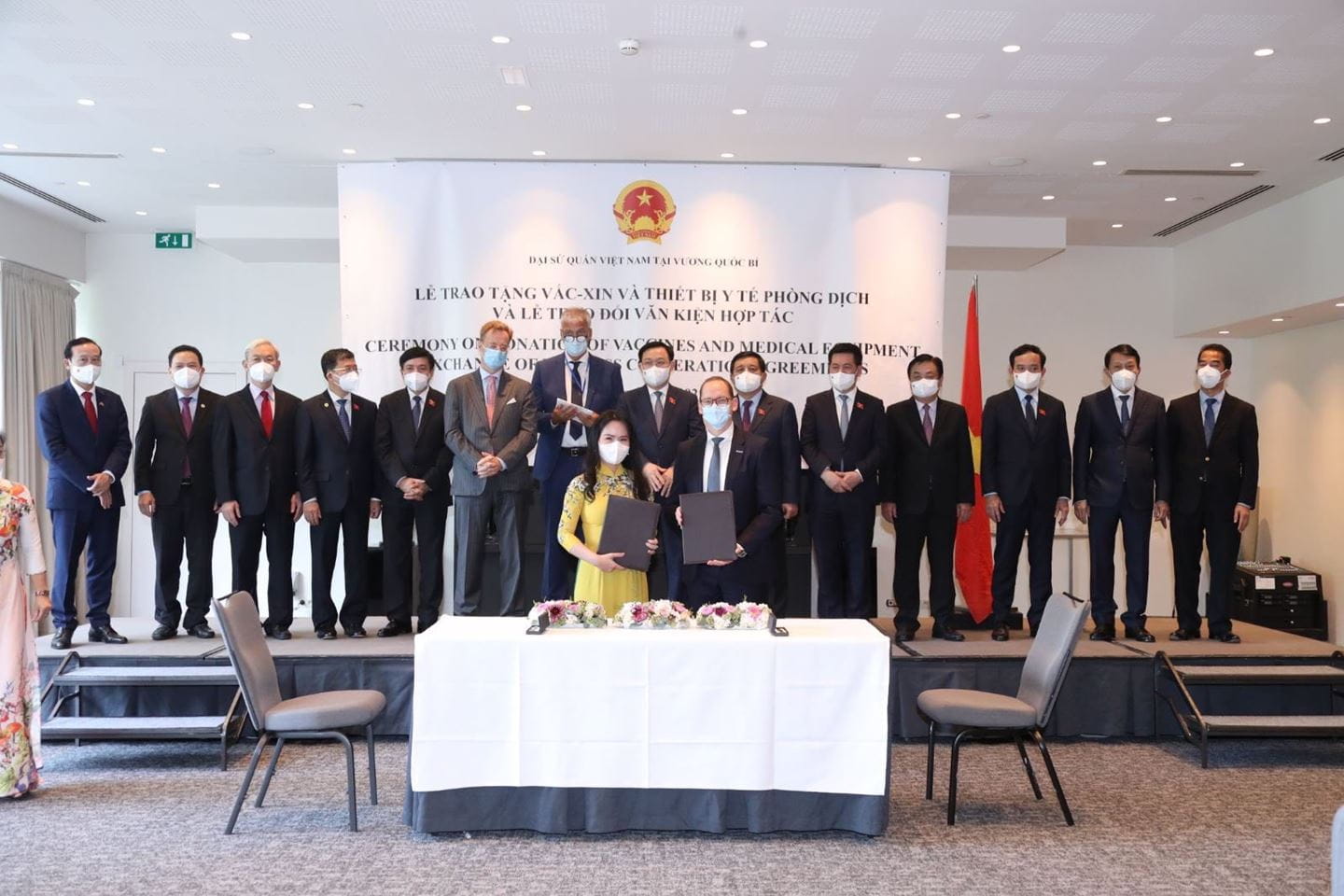 Mrs. Nguyen Thi Thanh Binh, Deputy General Director of T&T Group and Mr. Martin Neubert, COO & Deputy Group CEO of Ørsted, signed the Memorandum of Understanding (MoU) on strategic collaboration on offshore wind in Vietnam.