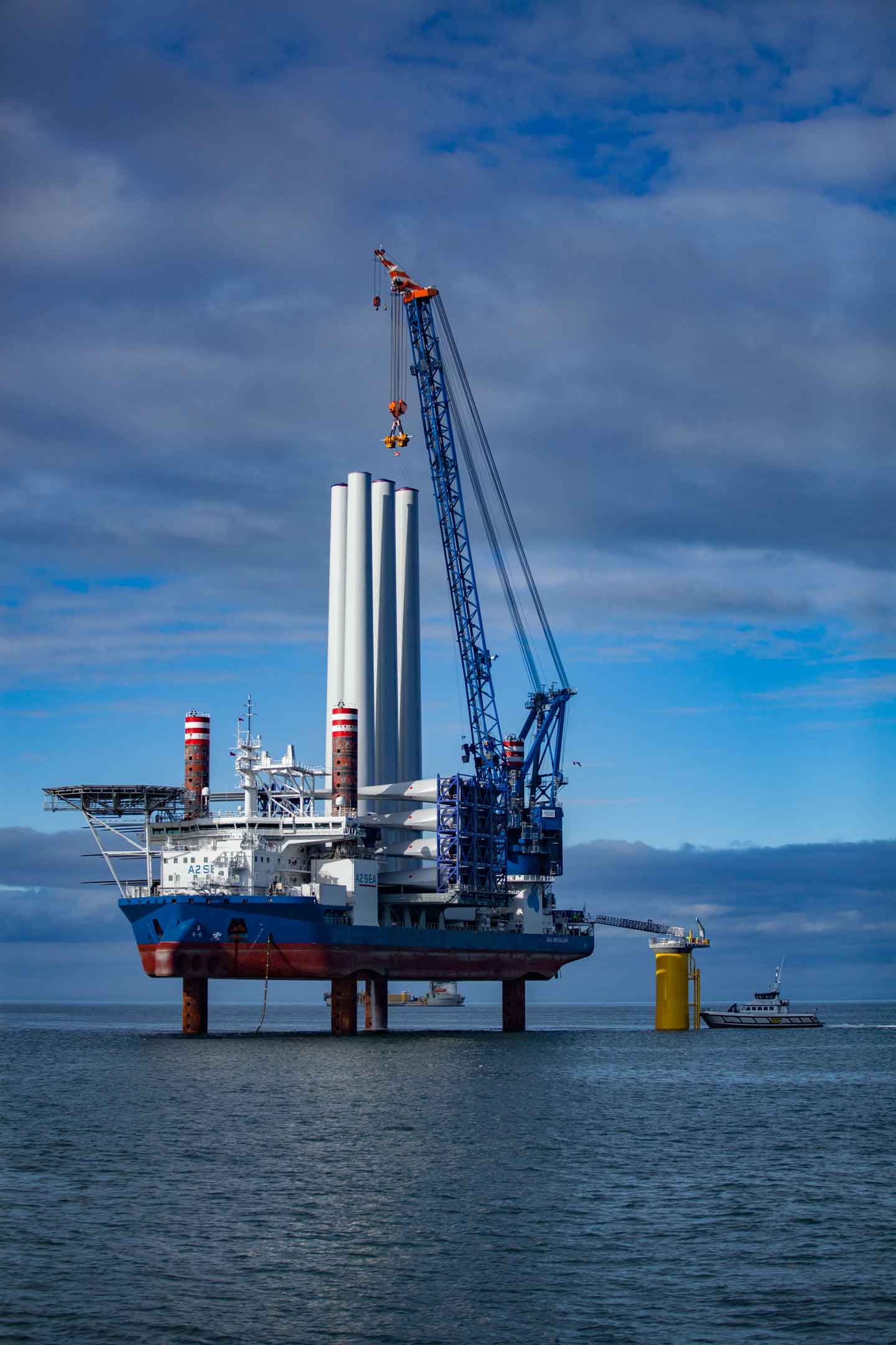 Blades on a jack up vessel