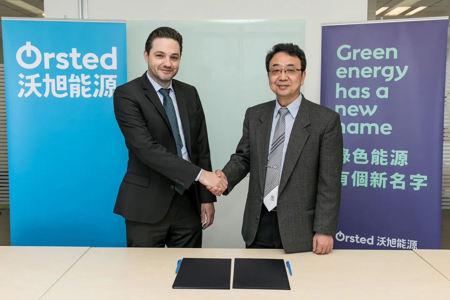圖中人物為:沃旭能源亞太區總經理柏森文 (左),台船副總經理林福堂(右)