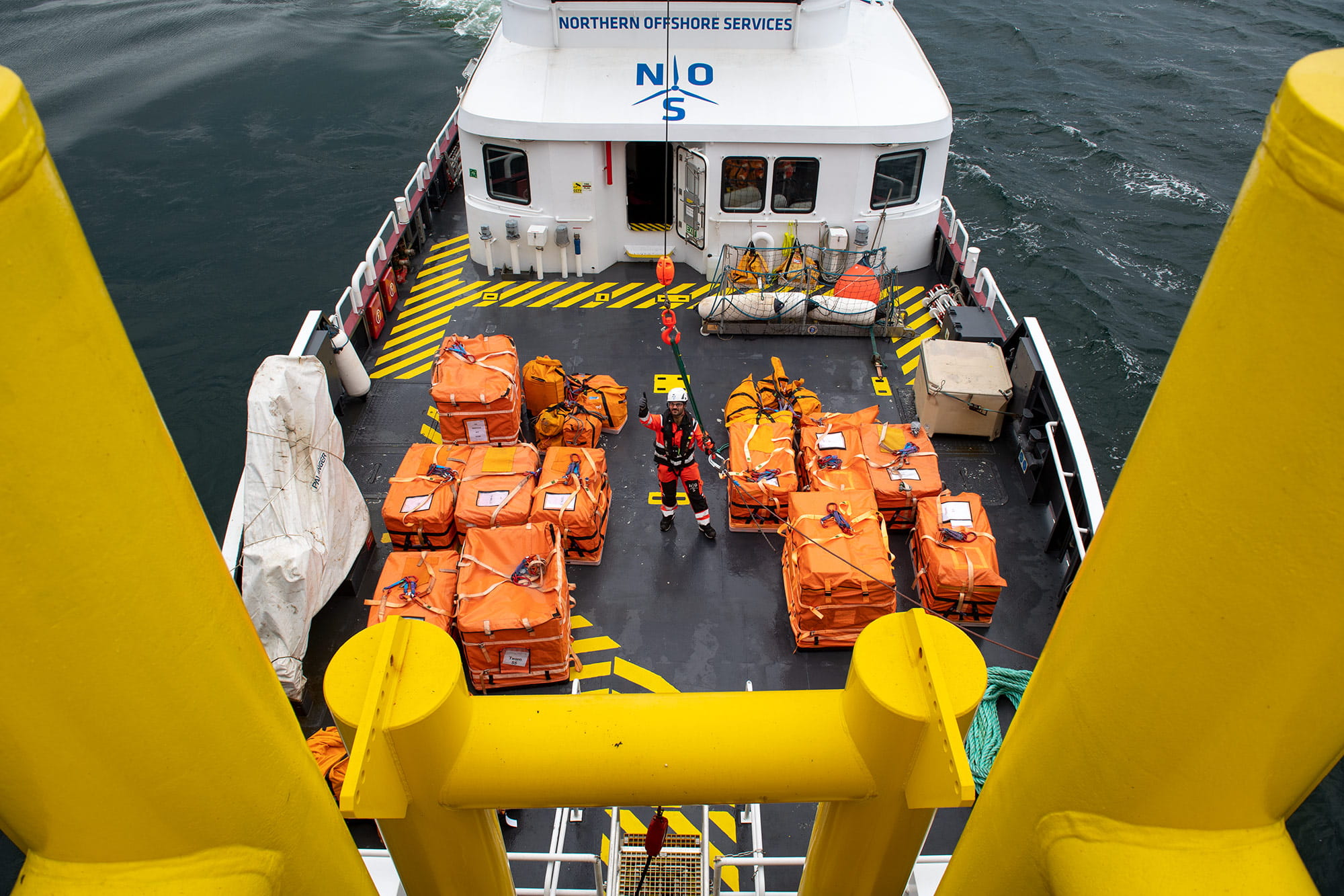 Vor dem Aufstieg auf die Windkraftanlage