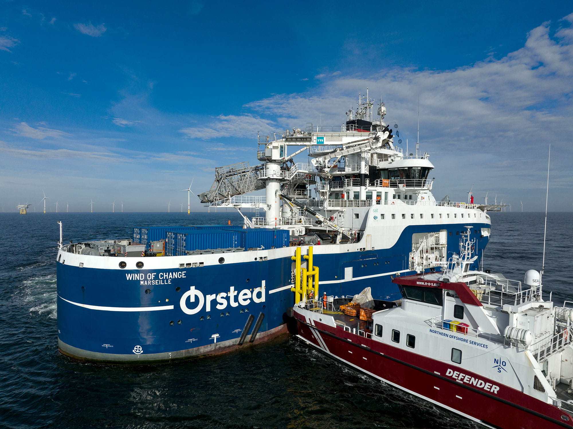 Umstieg von Crew Transfer Vessel (CTV) auf Service Operation Vessel (SOV)