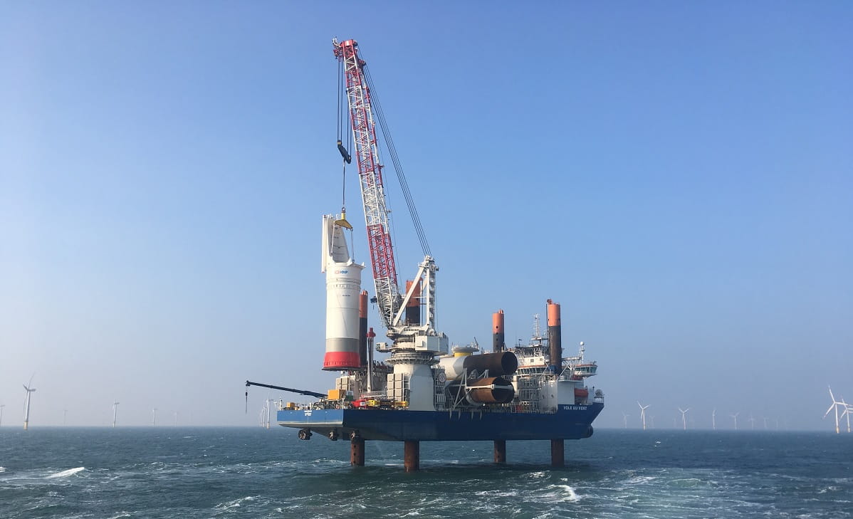 Installation des ersten Fundaments im Windpark Borkum Riffgrund 2