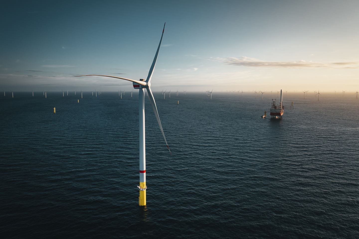 Installierte Windkraftanlage im Winpark Borkum Riffgrund 3.