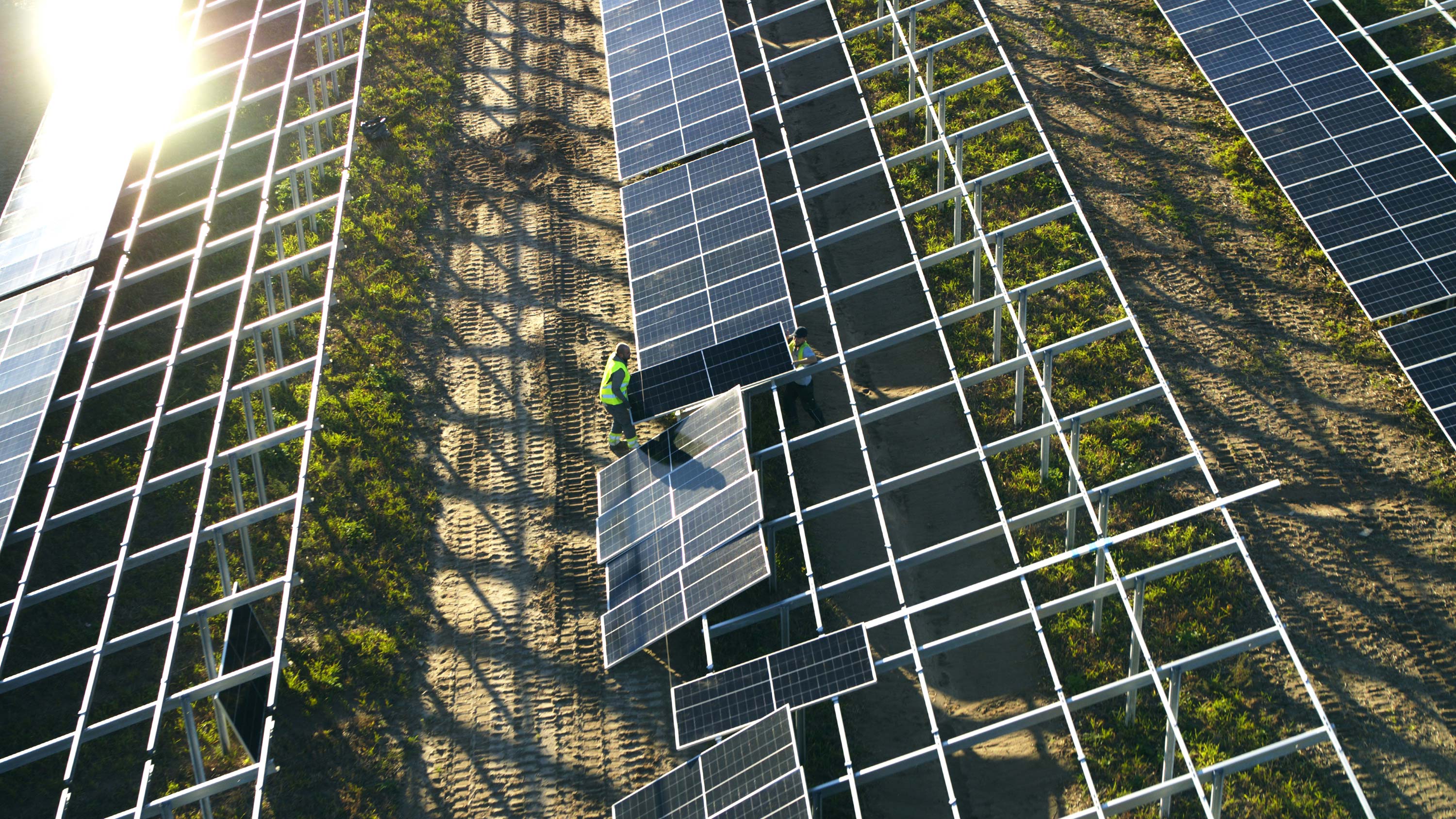 Die Bauarbeiten für den Ørsted-Solarpark Rottenegg starteten im Februar 2025 (Symboldbild).