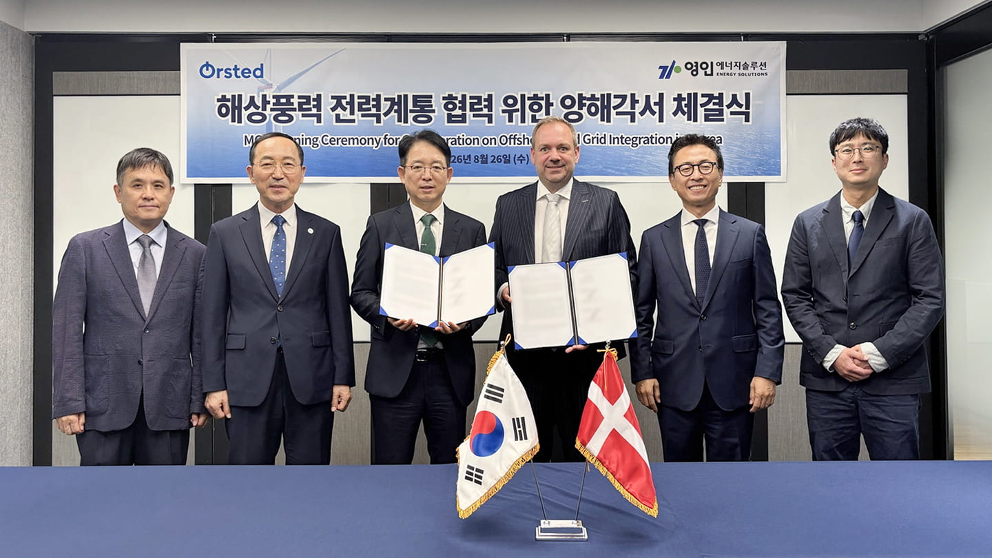 Representatives from Ørsted and YoungIn Energy Solution pose for a commemorative photo at the signing ceremony for an MoU on cooperation in Korea’s offshore wind power grid sector.   (From second left: Kim, Jong-hwa, President and Head of New Growth Business Division; Kim, Injae, Senior Executive Director and Head of Overseas Wind Business Department; Søren Gyllun, Project Director, Ørsted Korea; and David Taeseung Yoo, Country Manager of Ørsted Korea) 