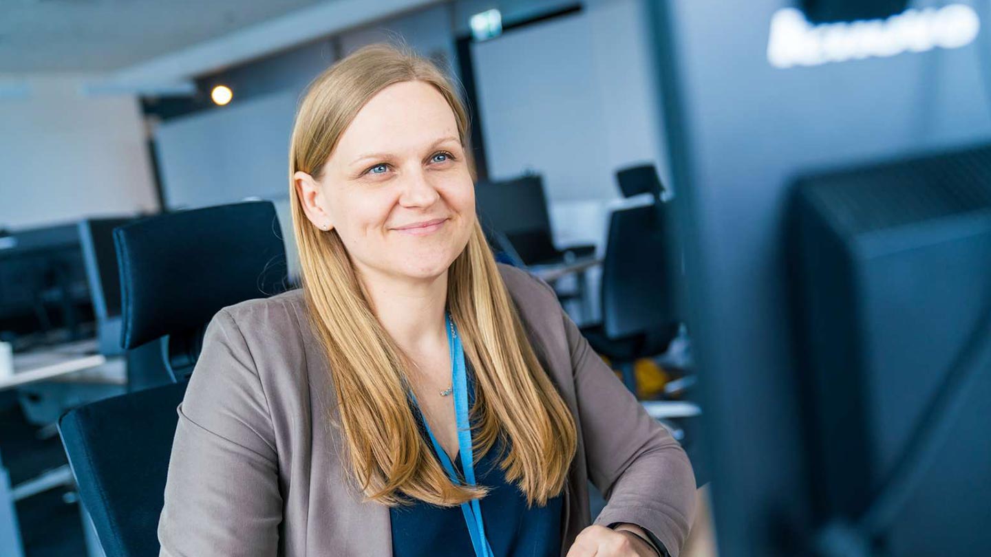 Warsaw office female