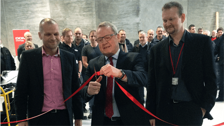 Mikkel Mæhlisen, chef for drift og vedligehold i DK og DE, Johnny Søtrup, borgmester Esbjerg og Allan Due Overbeck, chef for Horns Rev 2 klipper snoren til det nye domicil.