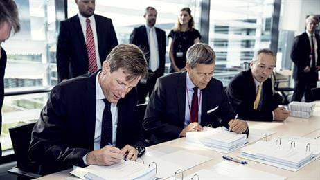 From the left: Samuel Leupold, EVP, Wind Power, DONG Energy, Jens Tommerup, CEO, Vestas Offshore Wind and Jin Kato, Co-CEO, Vestas Offshore Wind