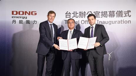 From the left: Samuel Leupold , CEO of DONG Energy Wind Power, Dr Robert Hu, ITRI and Matthias Bausenwein, DONG Energy Asia-Pacific General Manager
