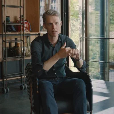 Former Ørsted CEO Henrik Poulsen notes that businesses can be both profitable and make a positive impact on society.